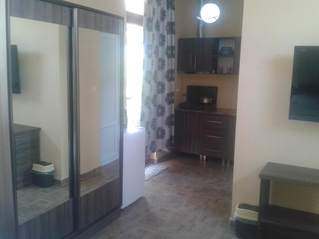 Maxim Mini Hotel Batumi Room photo
