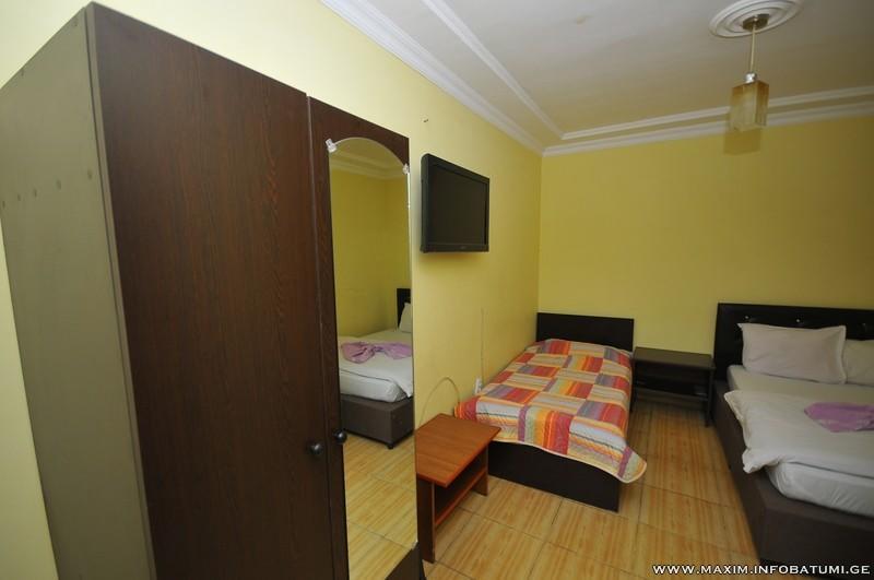 Maxim Mini Hotel Batumi Exterior photo